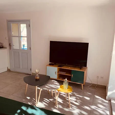 Independant Avec Jardin Et Acces Piscine Nîmes