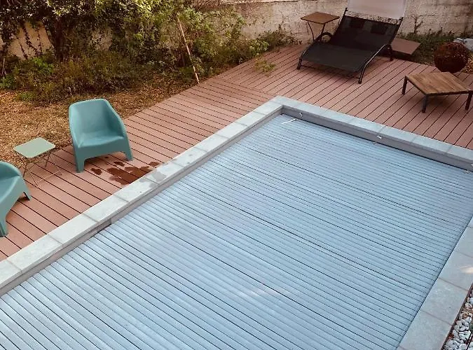 Independant Avec Jardin Et Acces Piscine Νιμ