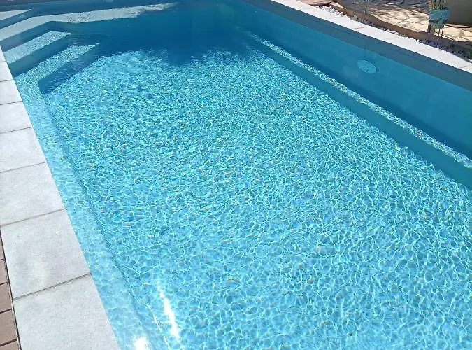Διαμέρισμα Independant Avec Jardin Et Acces Piscine Νιμ
