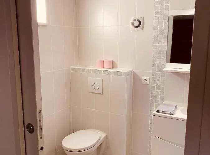 Independant Avec Jardin Et Acces Piscine * Νιμ