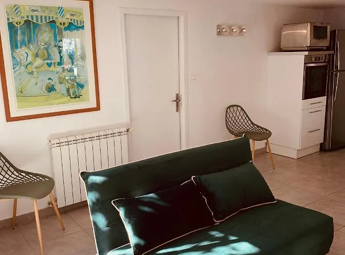 Διαμέρισμα Independant Avec Jardin Et Acces Piscine Νιμ