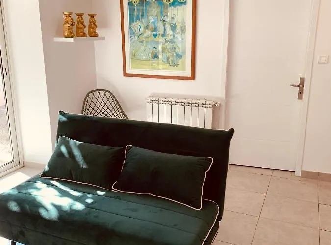 Διαμέρισμα Independant Avec Jardin Et Acces Piscine