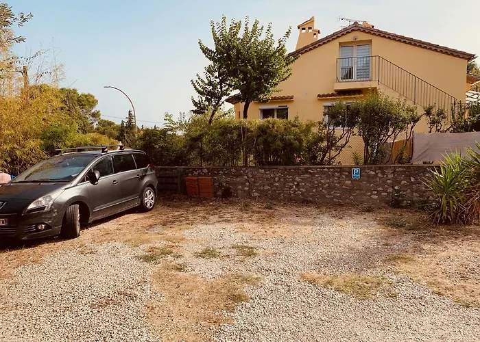 Διαμέρισμα Independant Avec Jardin Et Acces Piscine Νιμ