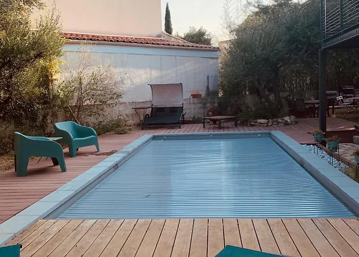 Διαμέρισμα Independant Avec Jardin Et Acces Piscine Νιμ