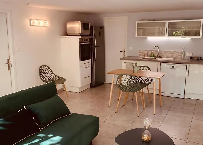 Διαμέρισμα Independant Avec Jardin Et Acces Piscine *